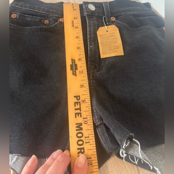 Levi’s Black High Rise Hypersoft Cutoff Frayed Denim Shorts NWT Size 27 - Picture 6 of 12